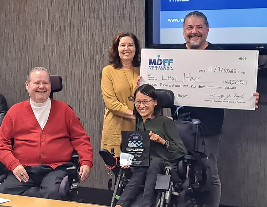 Lexi Heer receiving award from MDFF.
