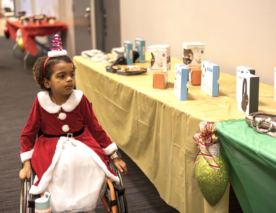 girl shopping at the holiday store